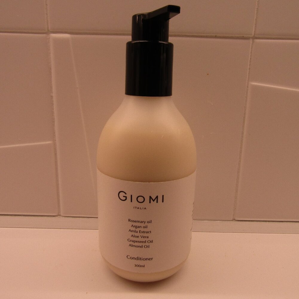 GIOMI Italy Hair Conditioner with Argan & Almond Oil--Paraben Free--300ml
